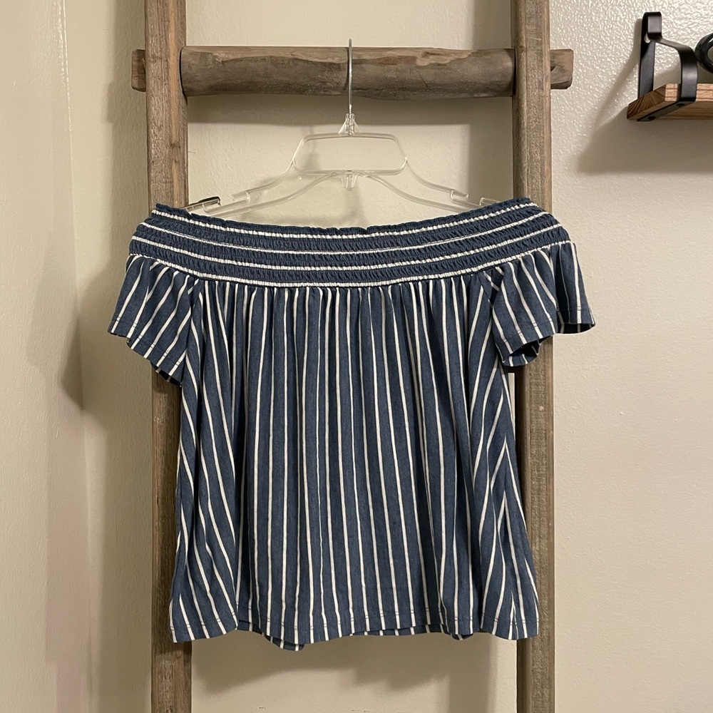 American Eagle Outfitters Off the Shoulder Top 💙